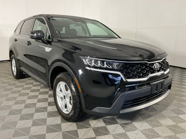 Used 2021 Kia Sorento LX image 3