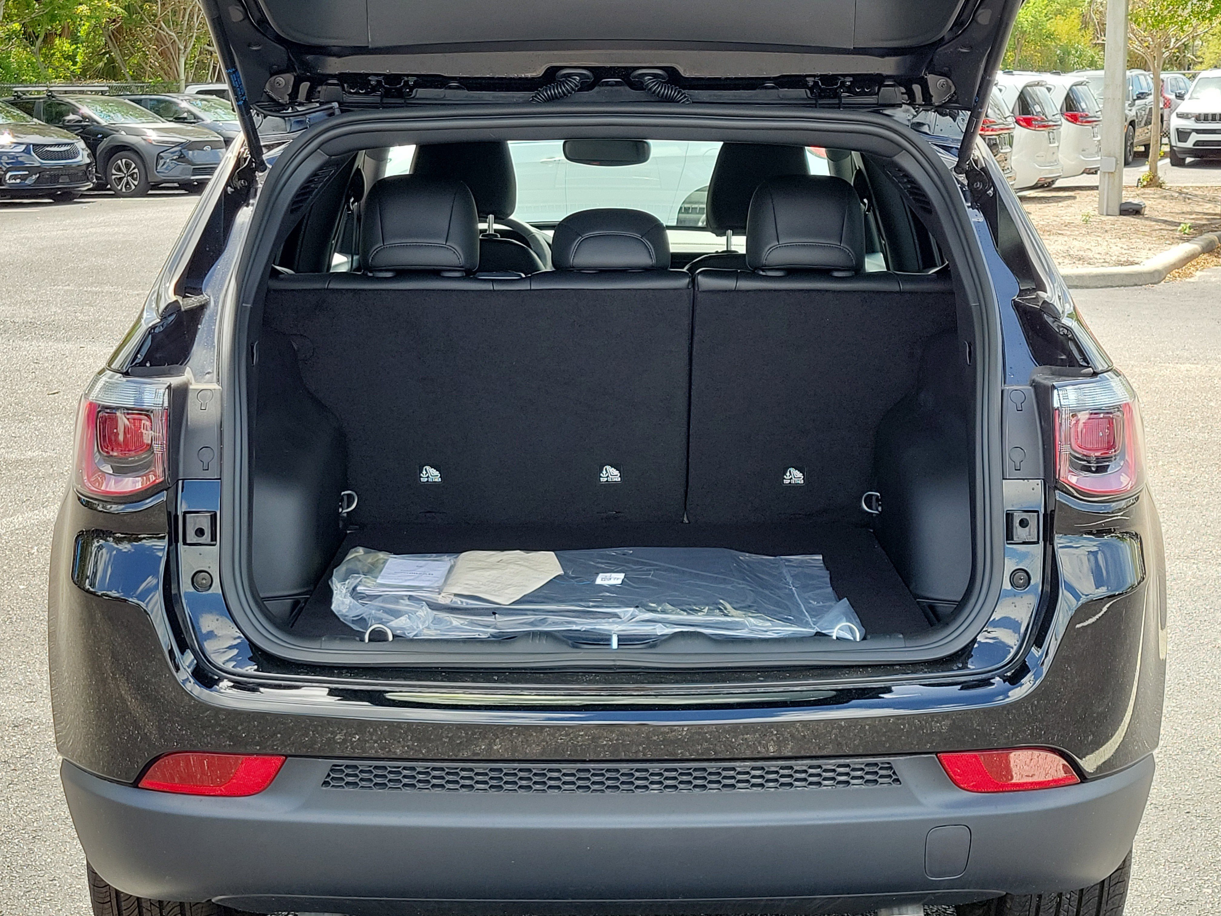 New 2026 Jeep Compass Latitude image 10