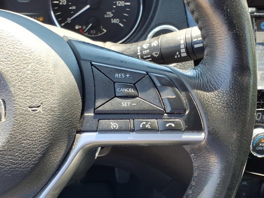 Used 2017 Nissan Rogue SV w/ SV Premium Package AWD/4WD image 21