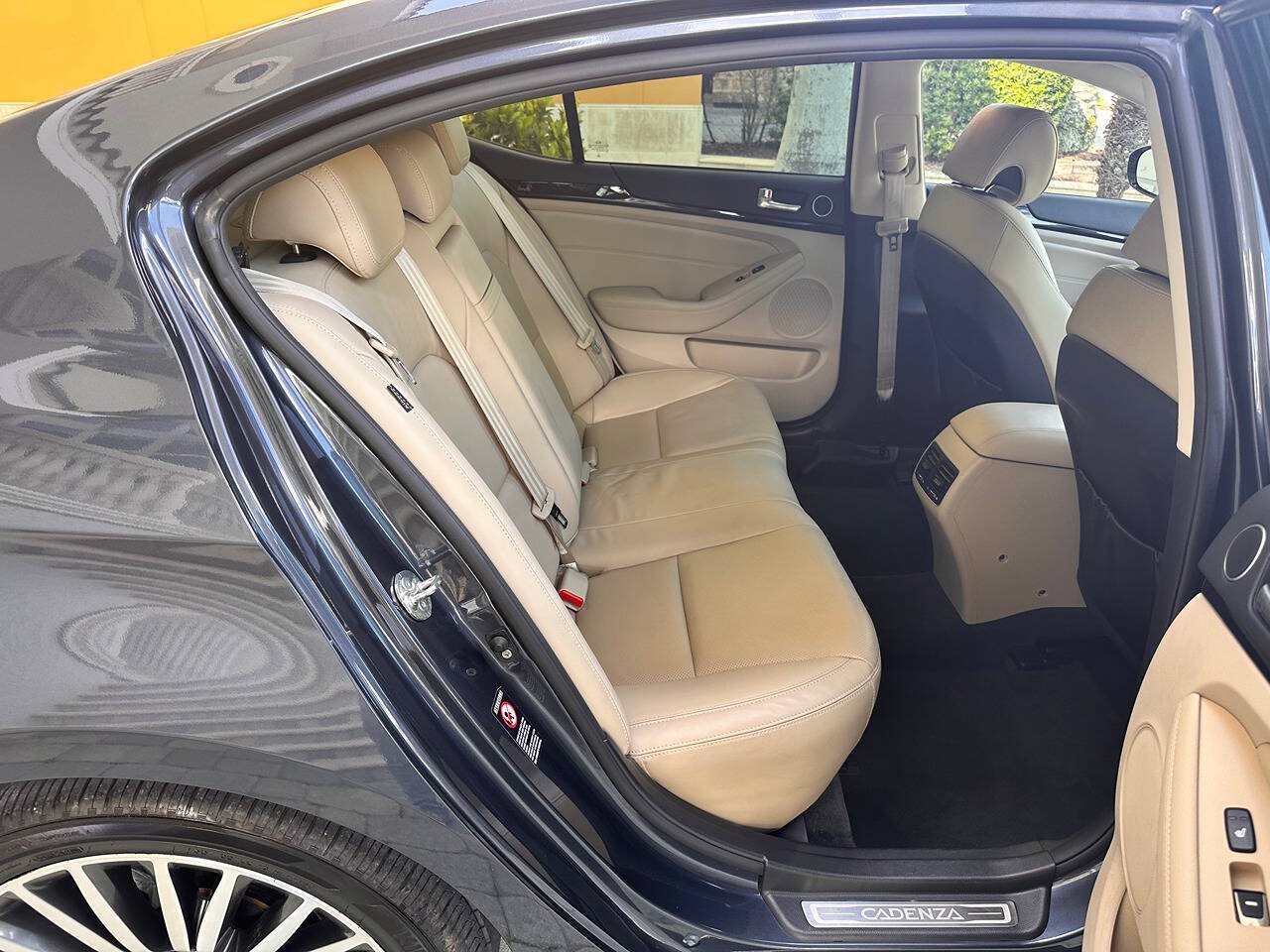 Used 2014 Kia Cadenza Premium w/ Technology Package FWD image 24