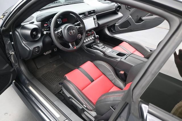 Used 2025 Toyota GR86 Premium RWD image 4