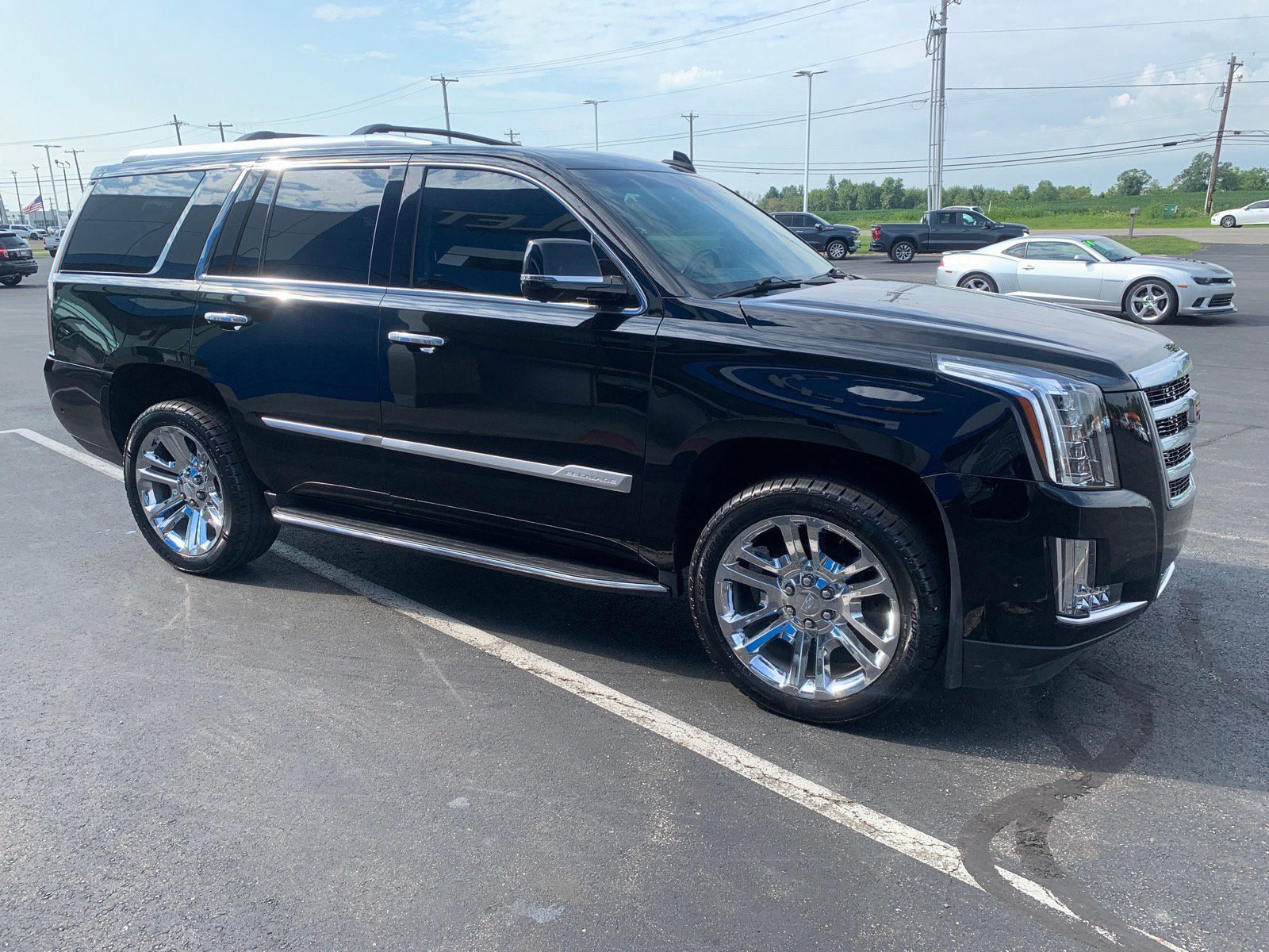 Used 2019 Cadillac Escalade Luxury AWD/4WD image 3
