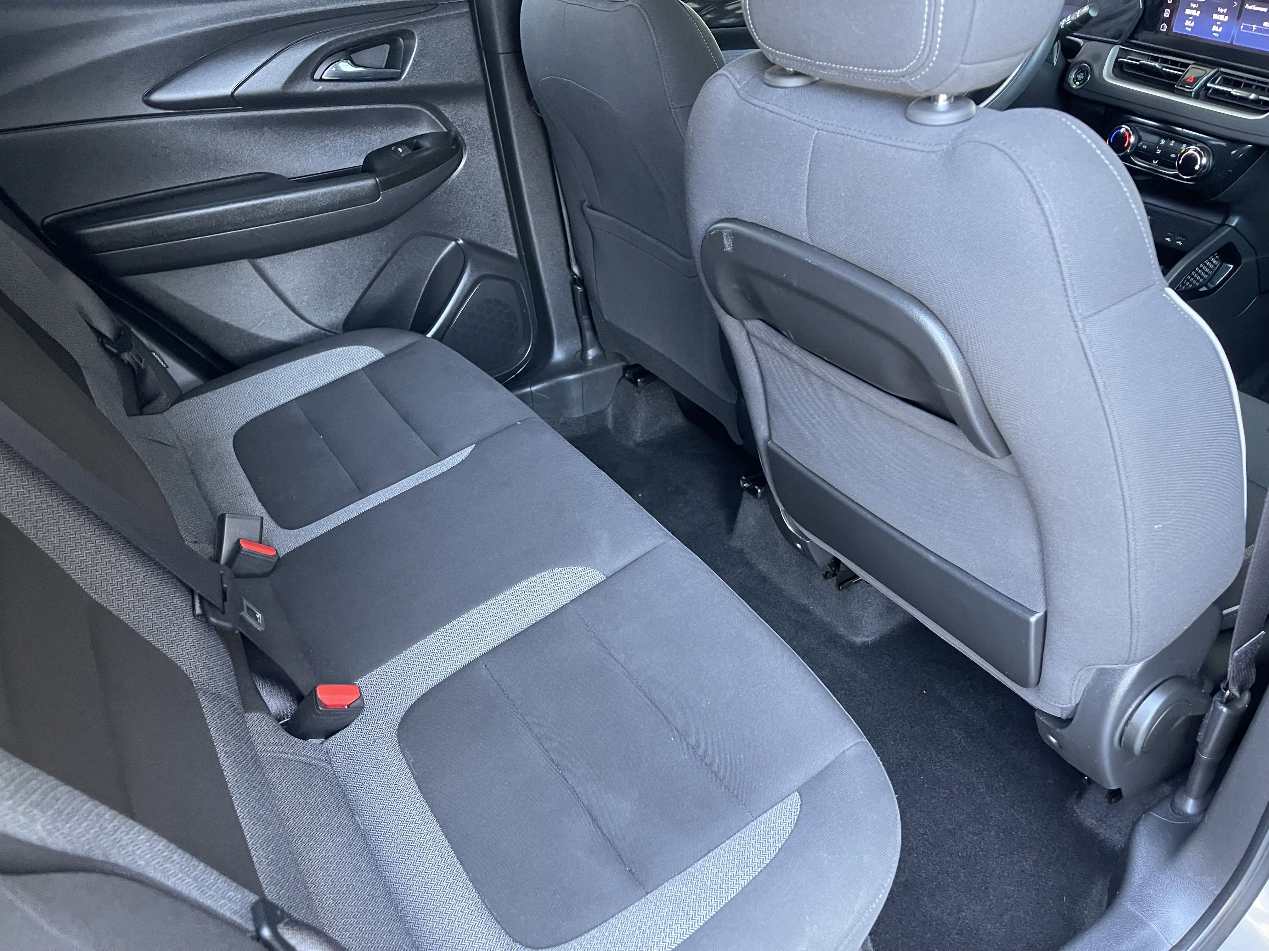 Used 2024 Chevrolet TrailBlazer LT FWD image 24