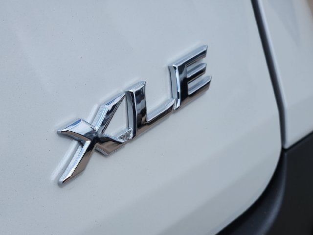 New 2026 Toyota Sienna XLE AWD/4WD image 8