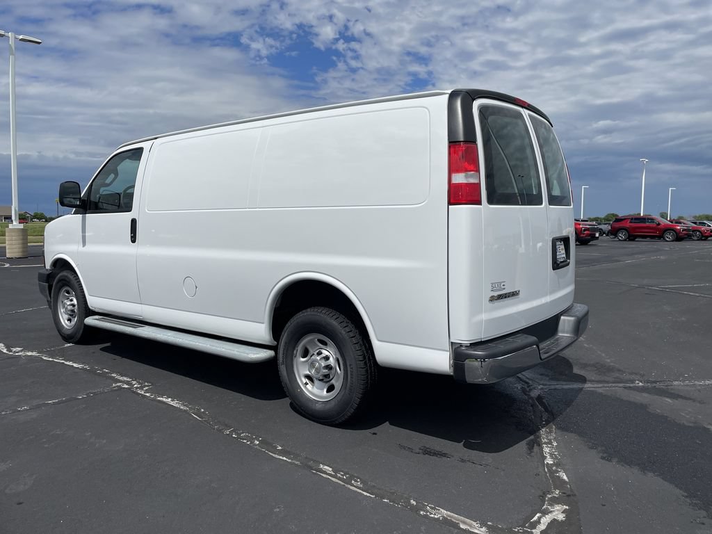 Used 2024 Chevrolet Express 2500 w/ Driver Convenience Package RWD video 3