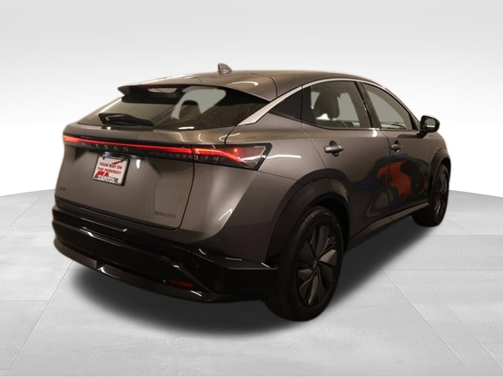Used 2023 Nissan Ariya FWD image 2