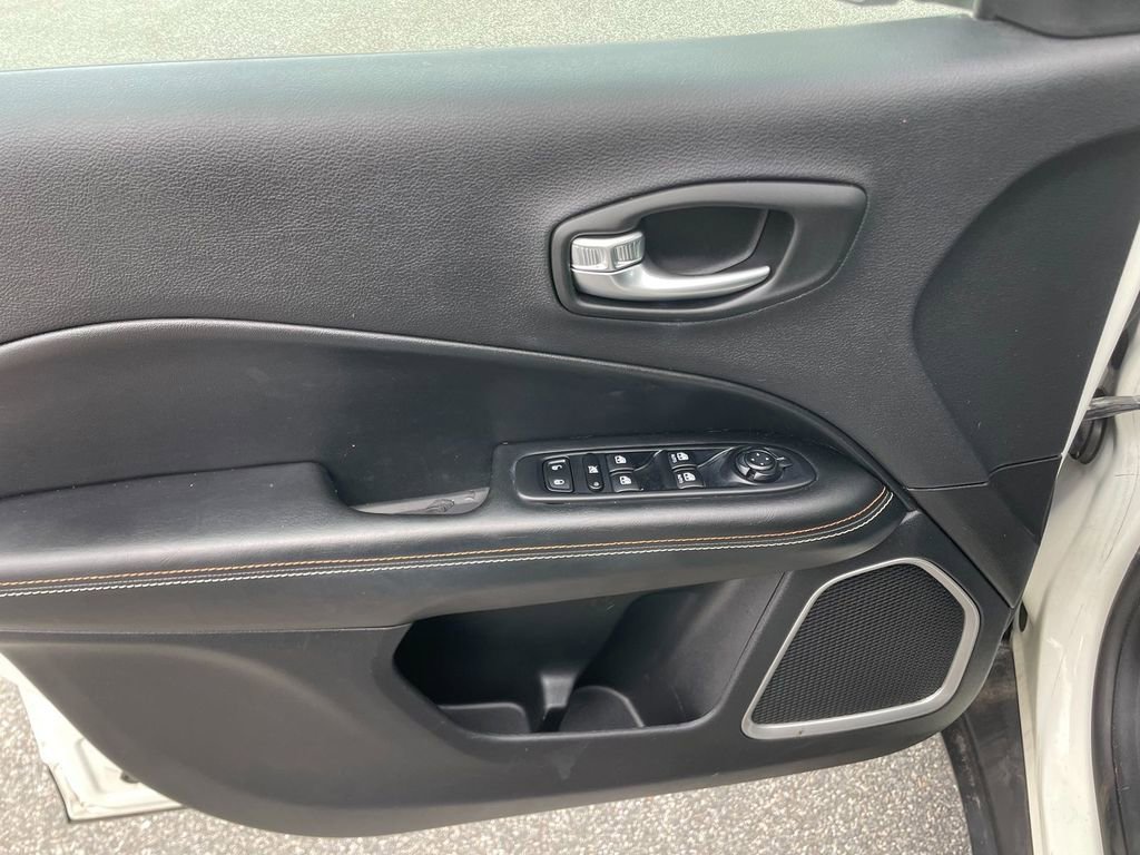 Used 2019 Jeep Compass Latitude w/ Popular Equipment Group AWD/4WD image 11