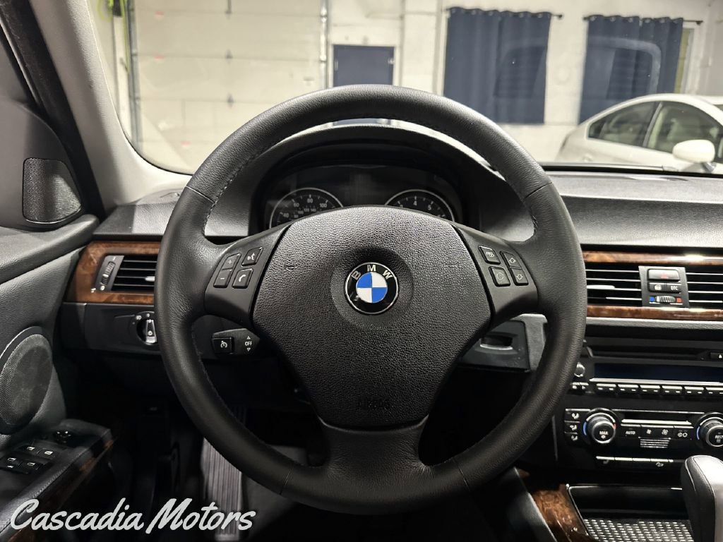 Used 2009 BMW 335i xDrive Sedan AWD/4WD image 35
