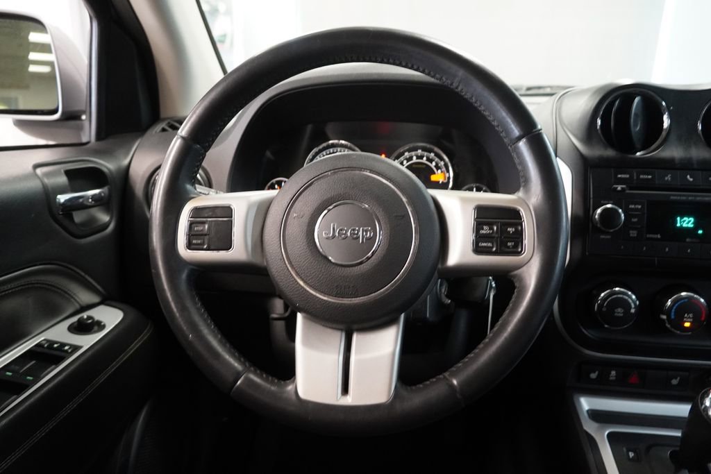 Used 2016 Jeep Compass Latitude AWD/4WD image 17