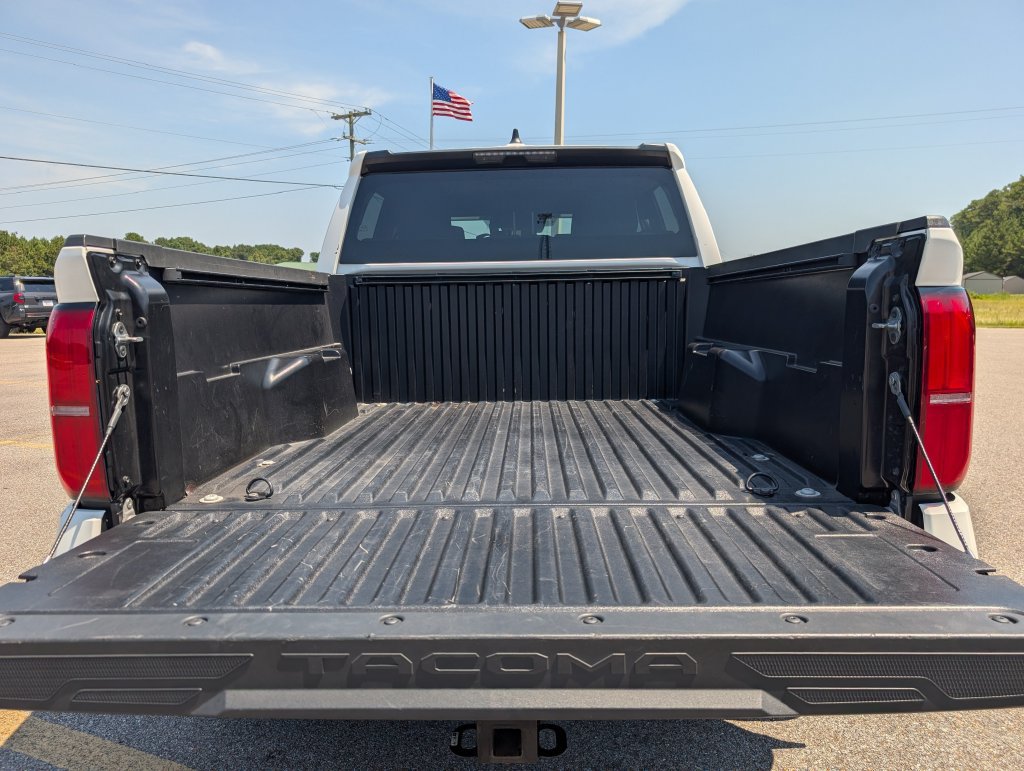 Used 2024 Toyota Tacoma SR5 AWD/4WD image 33