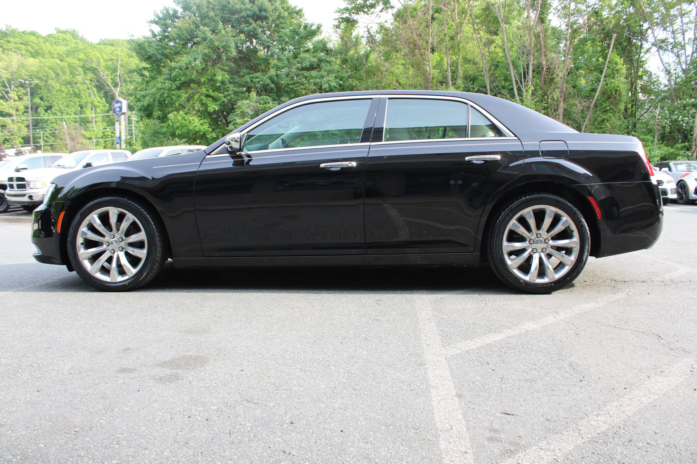 Used 2018 Chrysler 300 Limited RWD image 26
