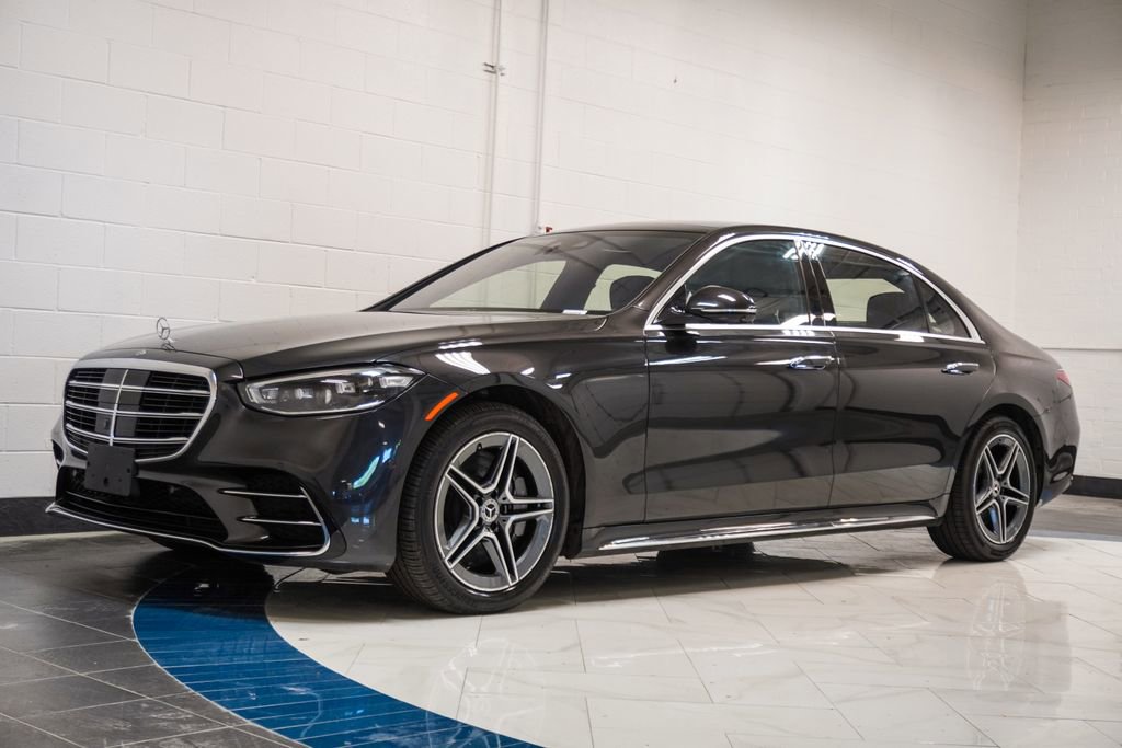 Used 2022 Mercedes-Benz S 500 4MATIC w/ AMG Line Package image 4