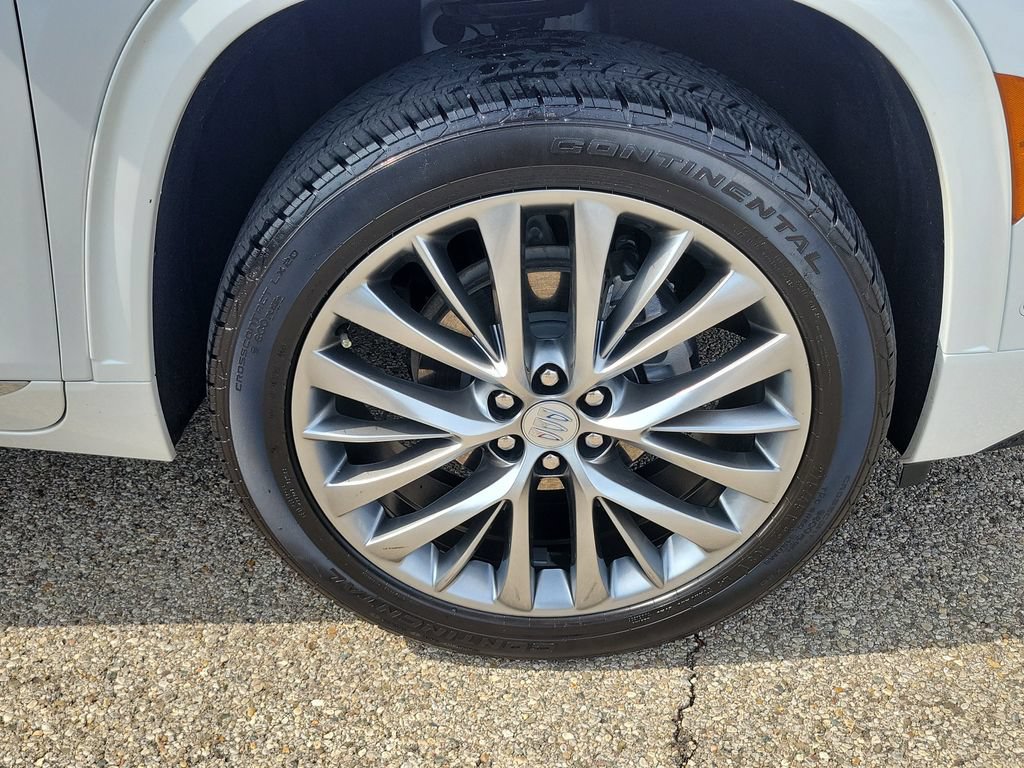 Used 2025 Buick Enclave Avenir w/ Super Cruise Package FWD image 5
