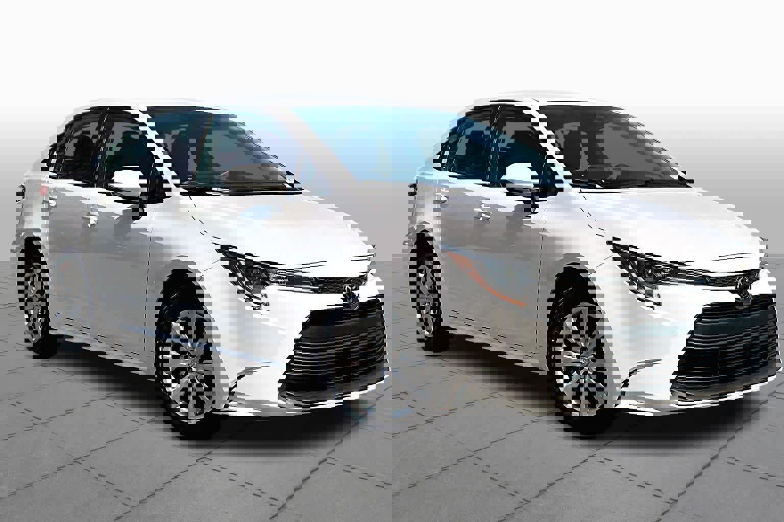 Used 2023 Toyota Corolla LE image 3