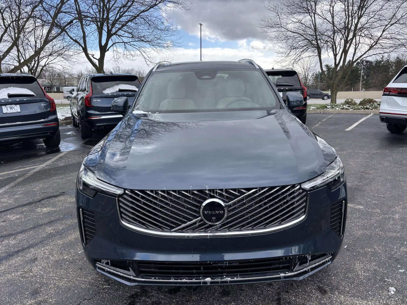 New 2026 Volvo XC90 B5 Plus w/ Protection Package Premier image 2