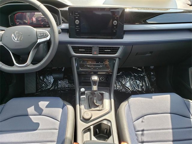 New 2025 Volkswagen Taos SEL image 9