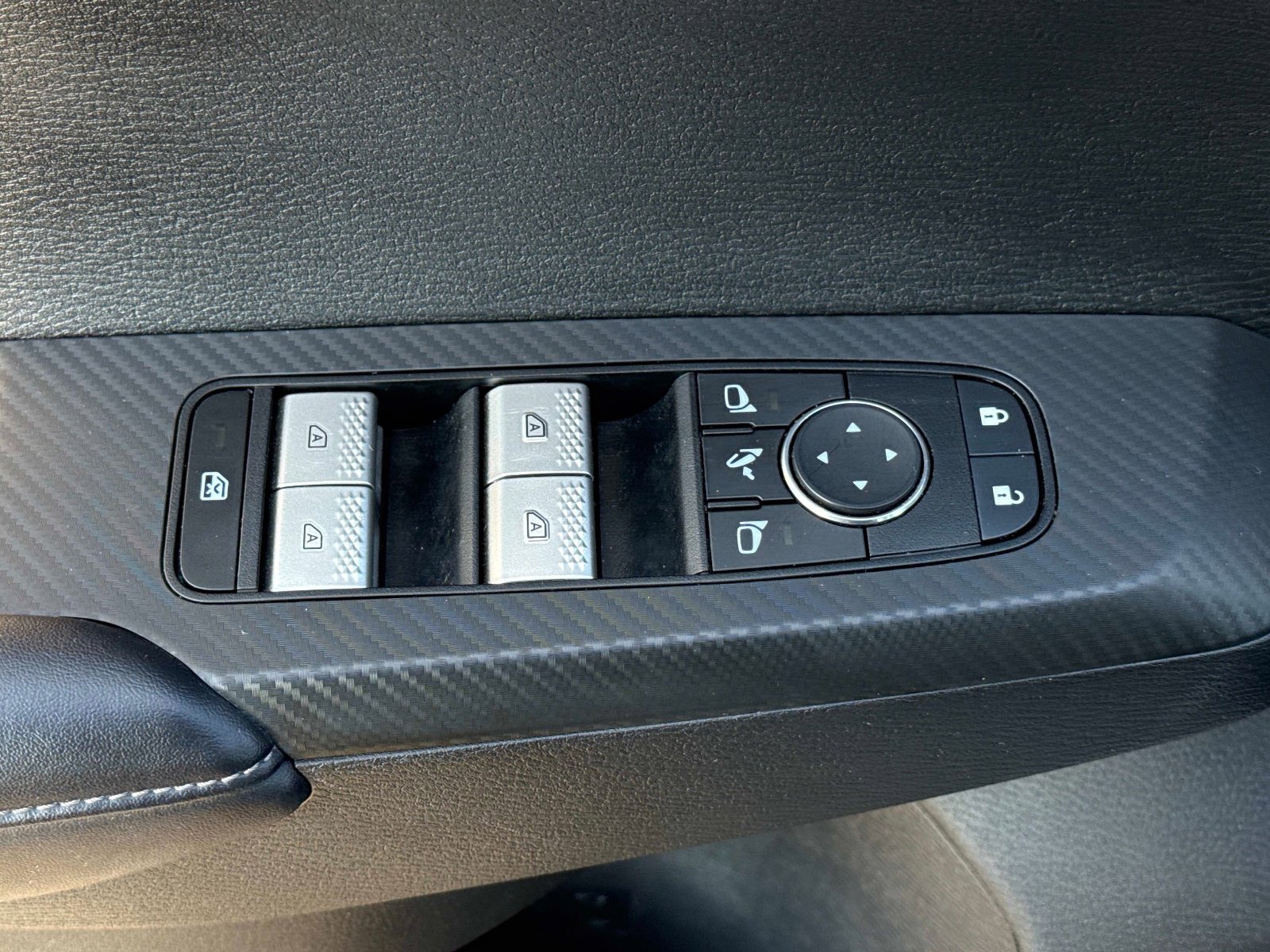 Used 2024 Mitsubishi Outlander SE image 22