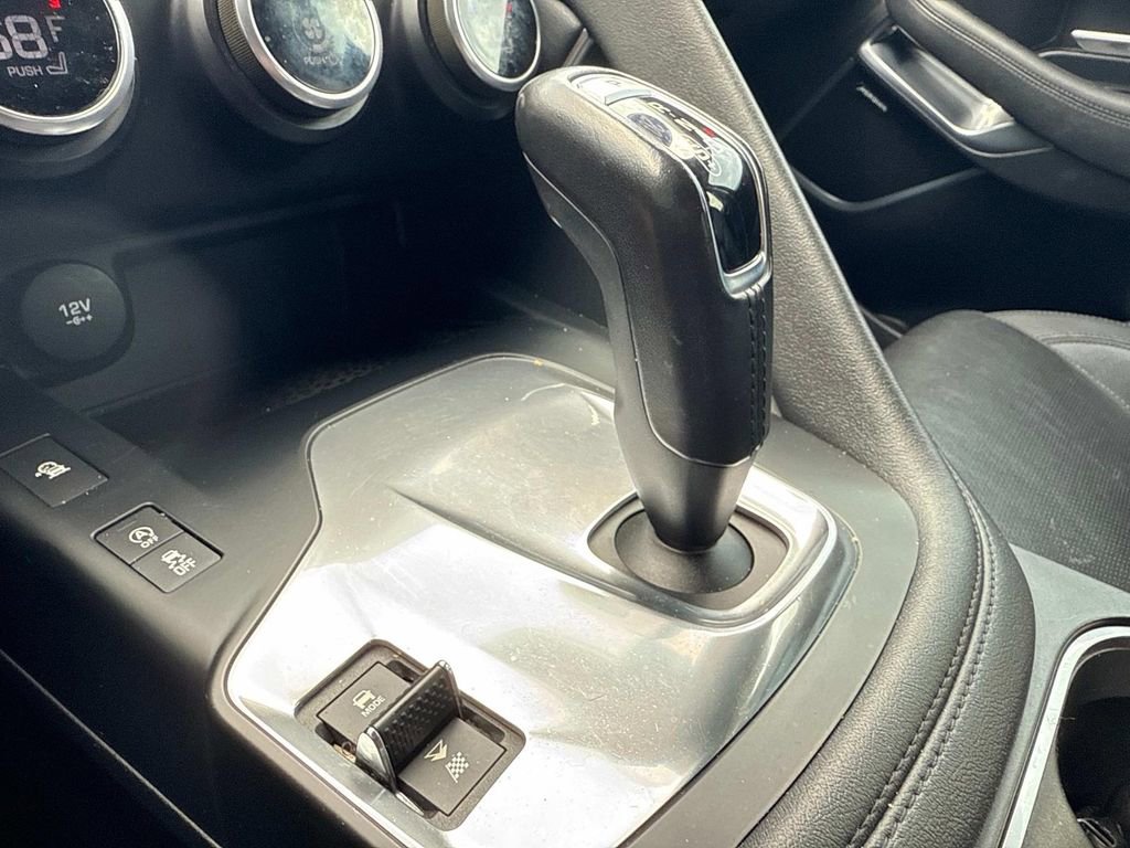 Used 2018 Jaguar E-PACE SE image 25