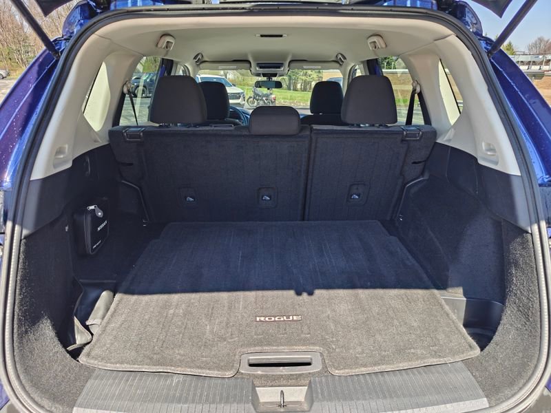 Used 2021 Nissan Rogue SV image 18