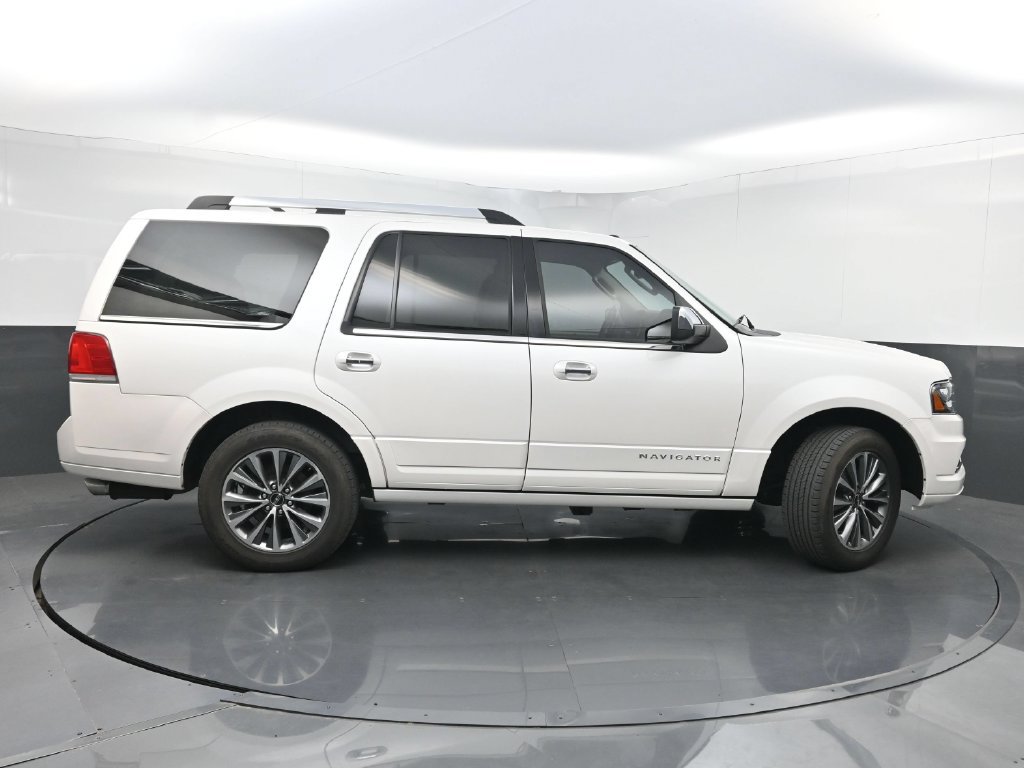 Used 2017 Lincoln Navigator Select RWD image 42