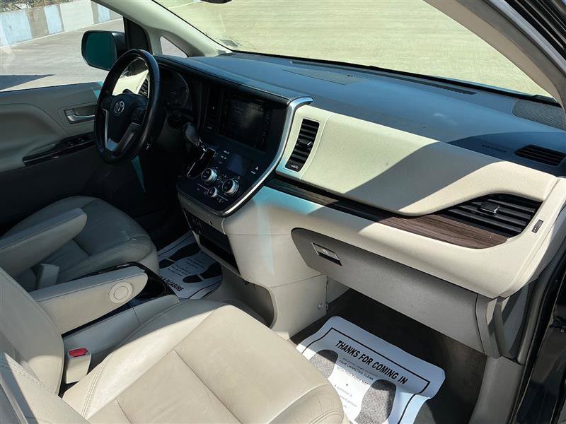 Used 2016 Toyota Sienna XLE w/ XLE Navigation Package image 39