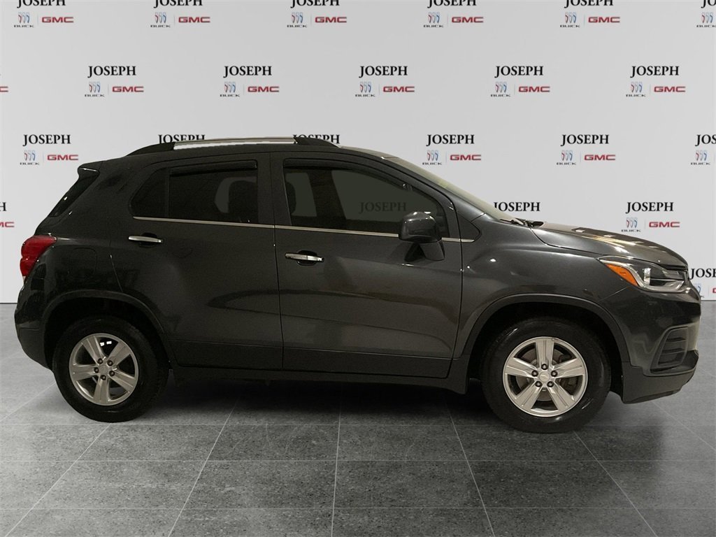 Used 2020 Chevrolet Trax LT w/ LT Convenience Package image 8