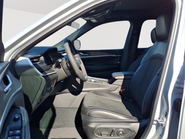 New 2026 Jeep Grand Cherokee Altitude AWD/4WD image 8