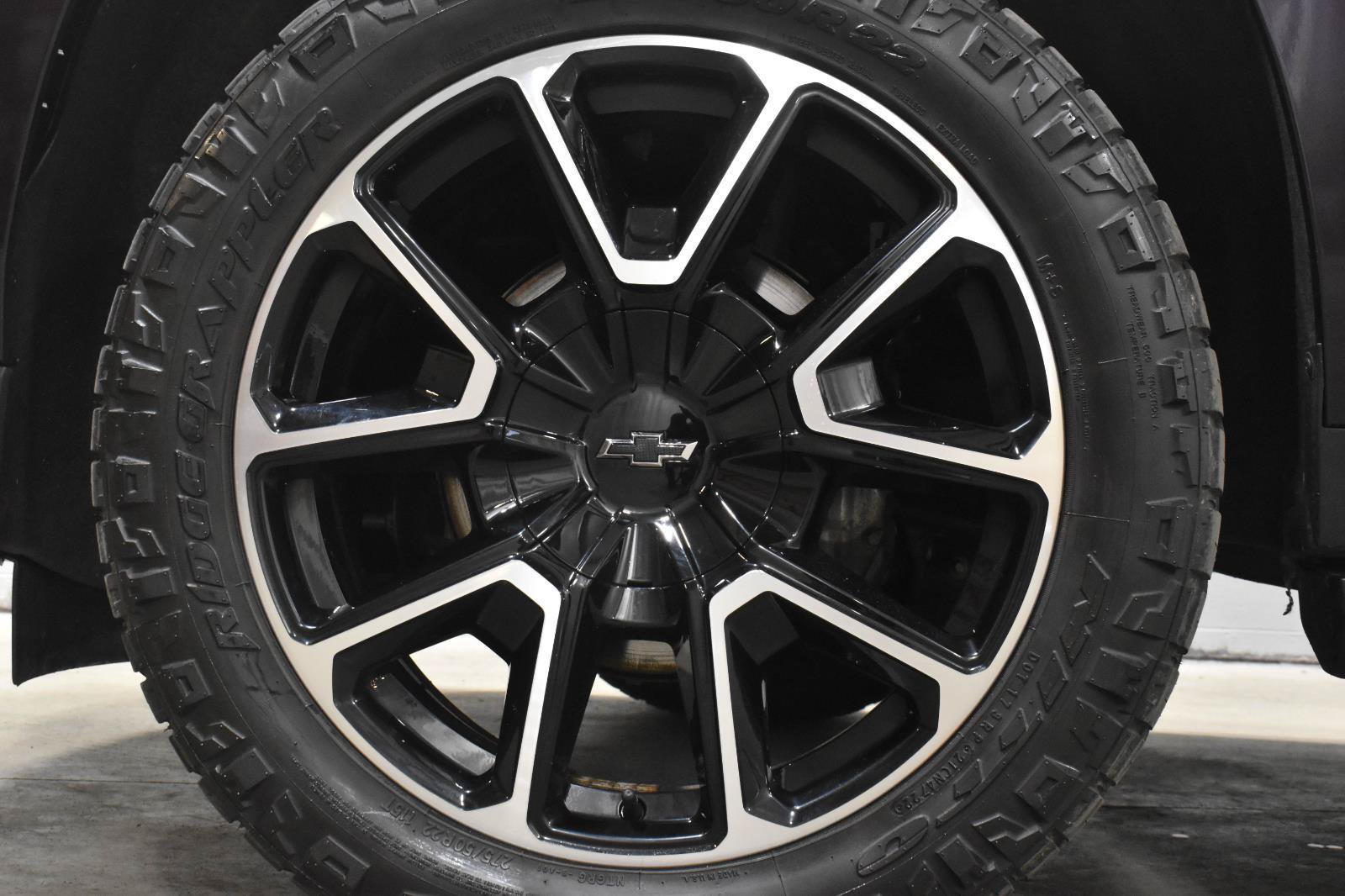 Used 2022 Chevrolet Suburban RST w/ Luxury Package AWD/4WD image 31