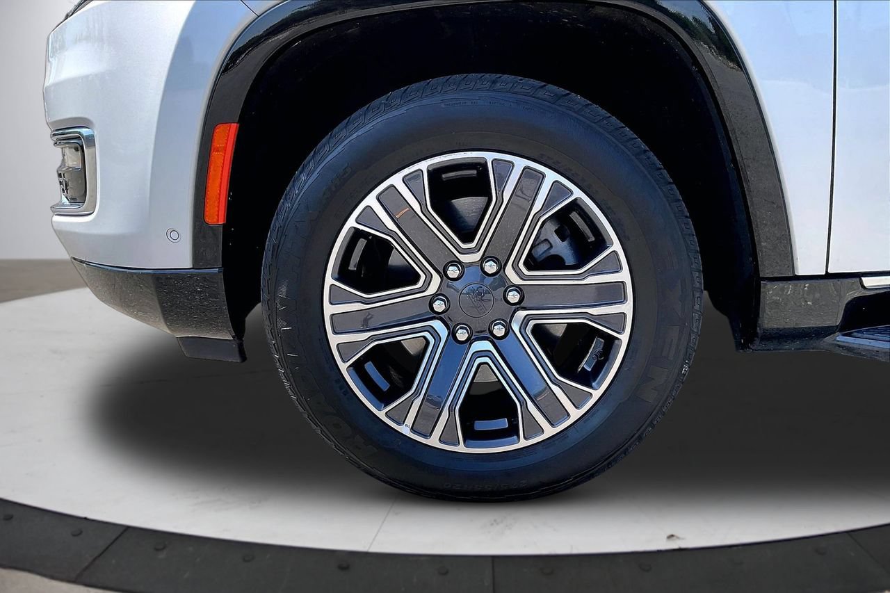 Used 2024 Jeep Wagoneer Series II AWD/4WD image 35