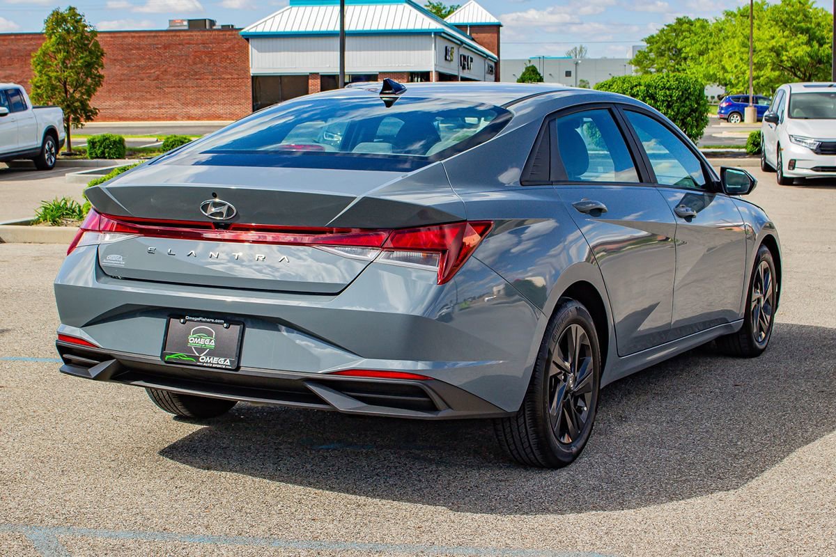 Used 2022 Hyundai Elantra SEL w/ Convenience Package FWD image 9