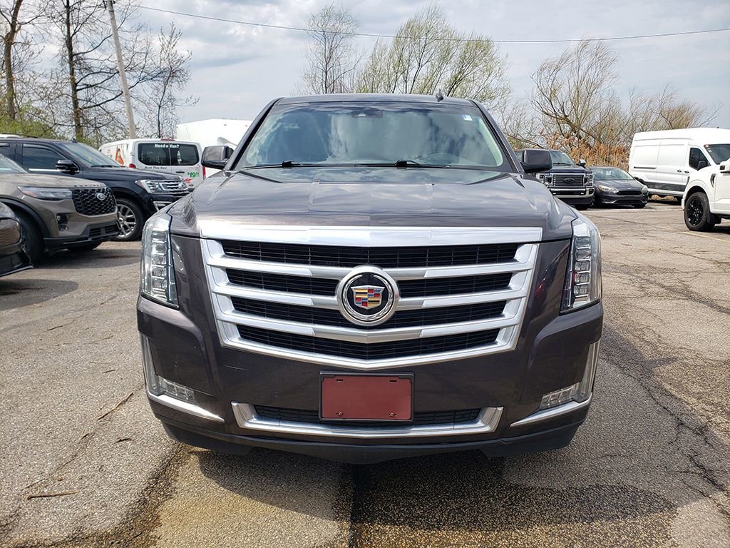 Used 2015 Cadillac Escalade Luxury image 2