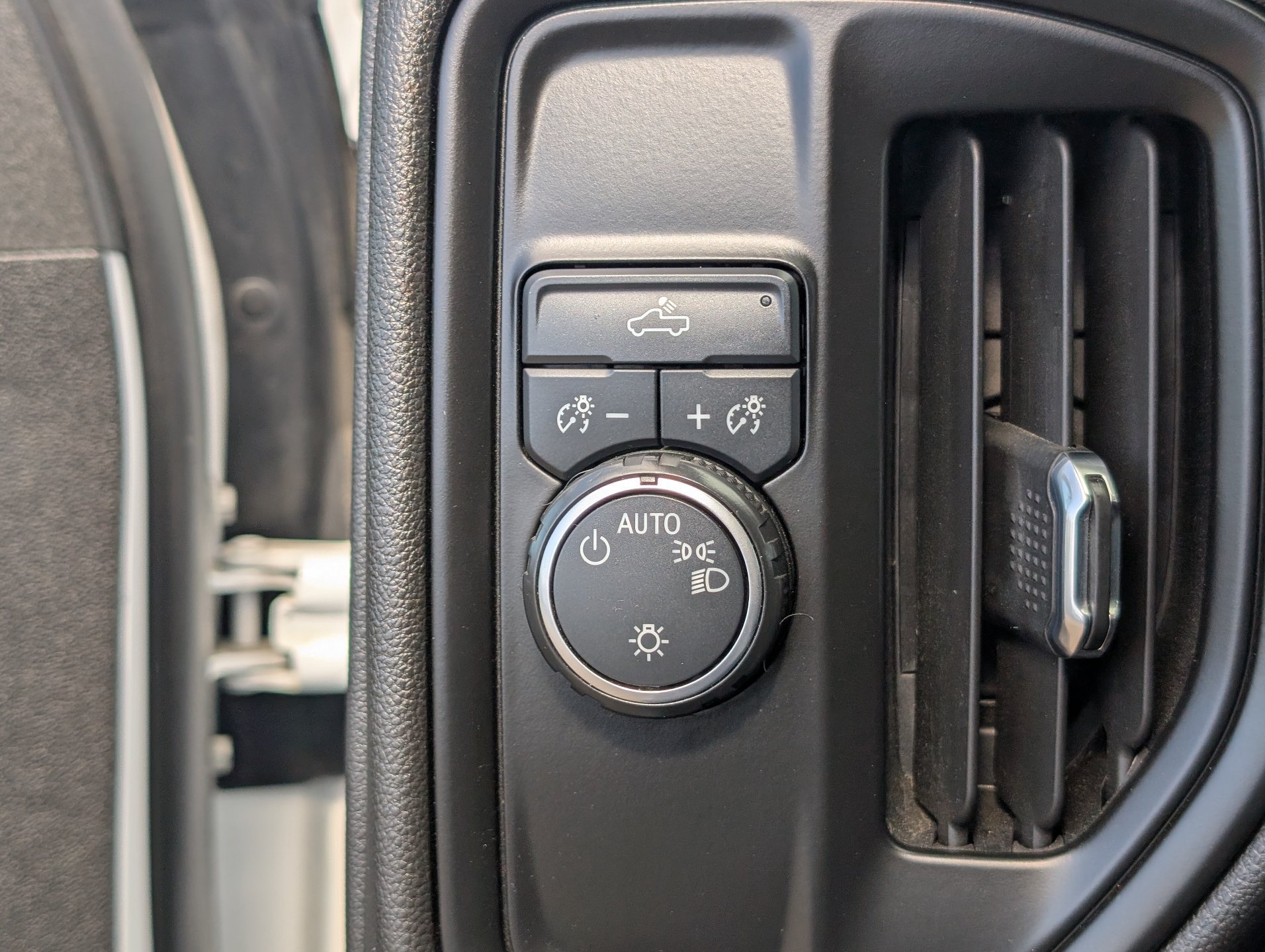 Certified 2020 Chevrolet Silverado 1500 Custom w/ Infotainment Package RWD image 24
