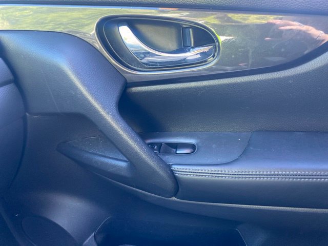 Used 2018 Nissan Rogue SV AWD/4WD image 23