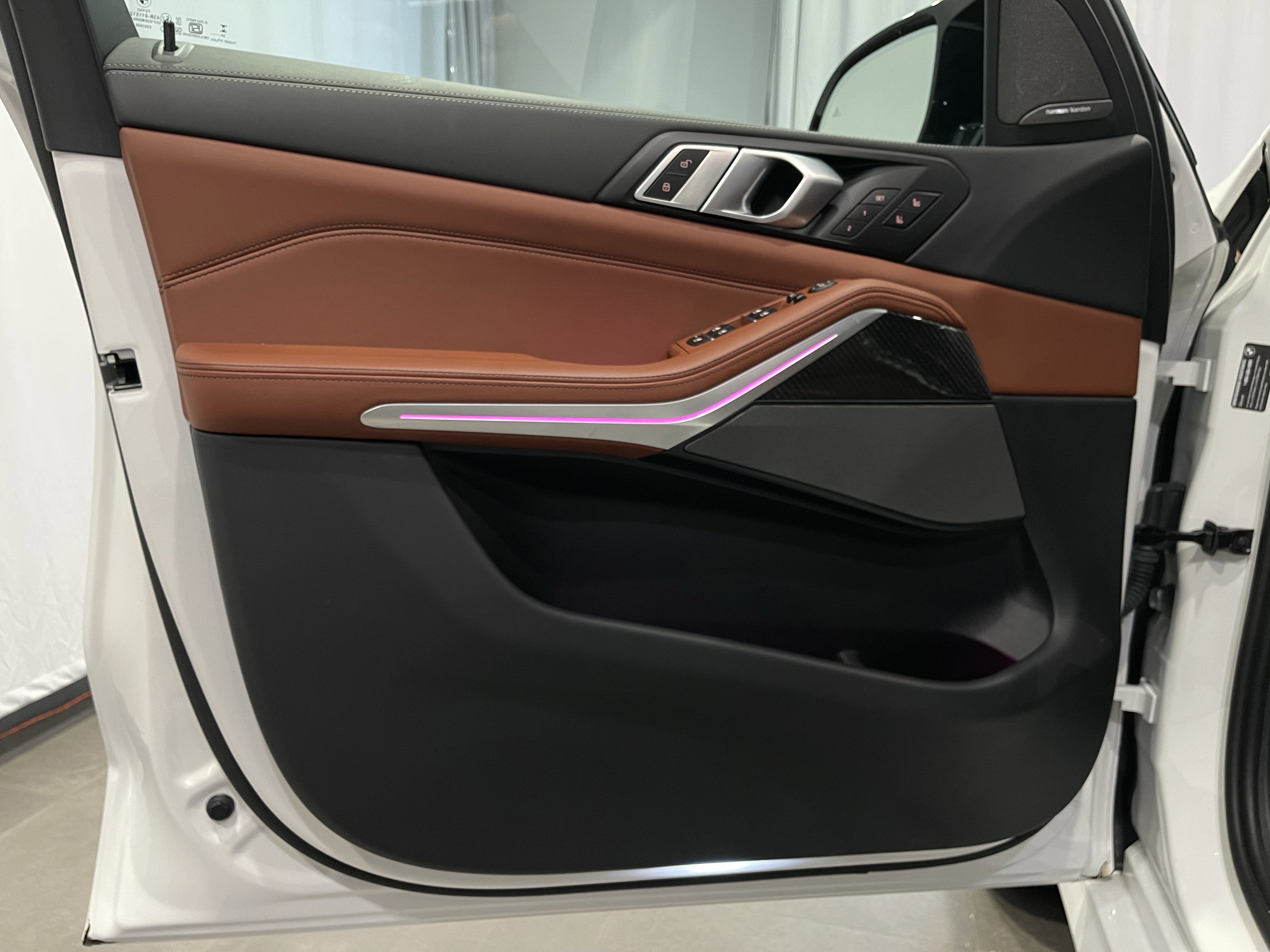 Used 2025 BMW X5 M60i w/ Executive Package image 12