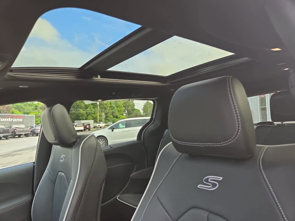 New 2026 Chrysler Pacifica Limited w/ S Appearance Package image 34