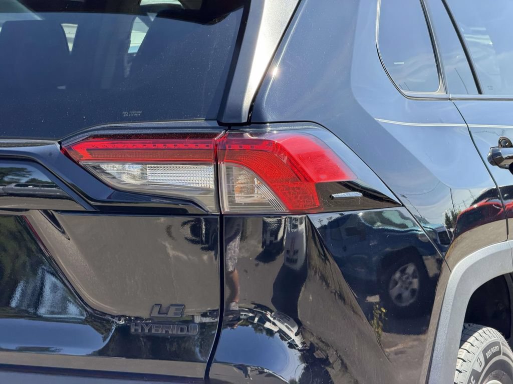Used 2021 Toyota RAV4 LE AWD/4WD image 11