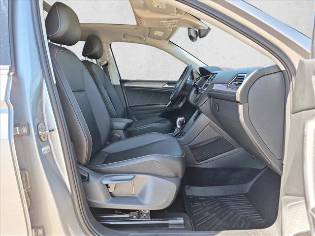 Used 2022 Volkswagen Tiguan SE w/ Panoramic Sunroof Package AWD/4WD image 19