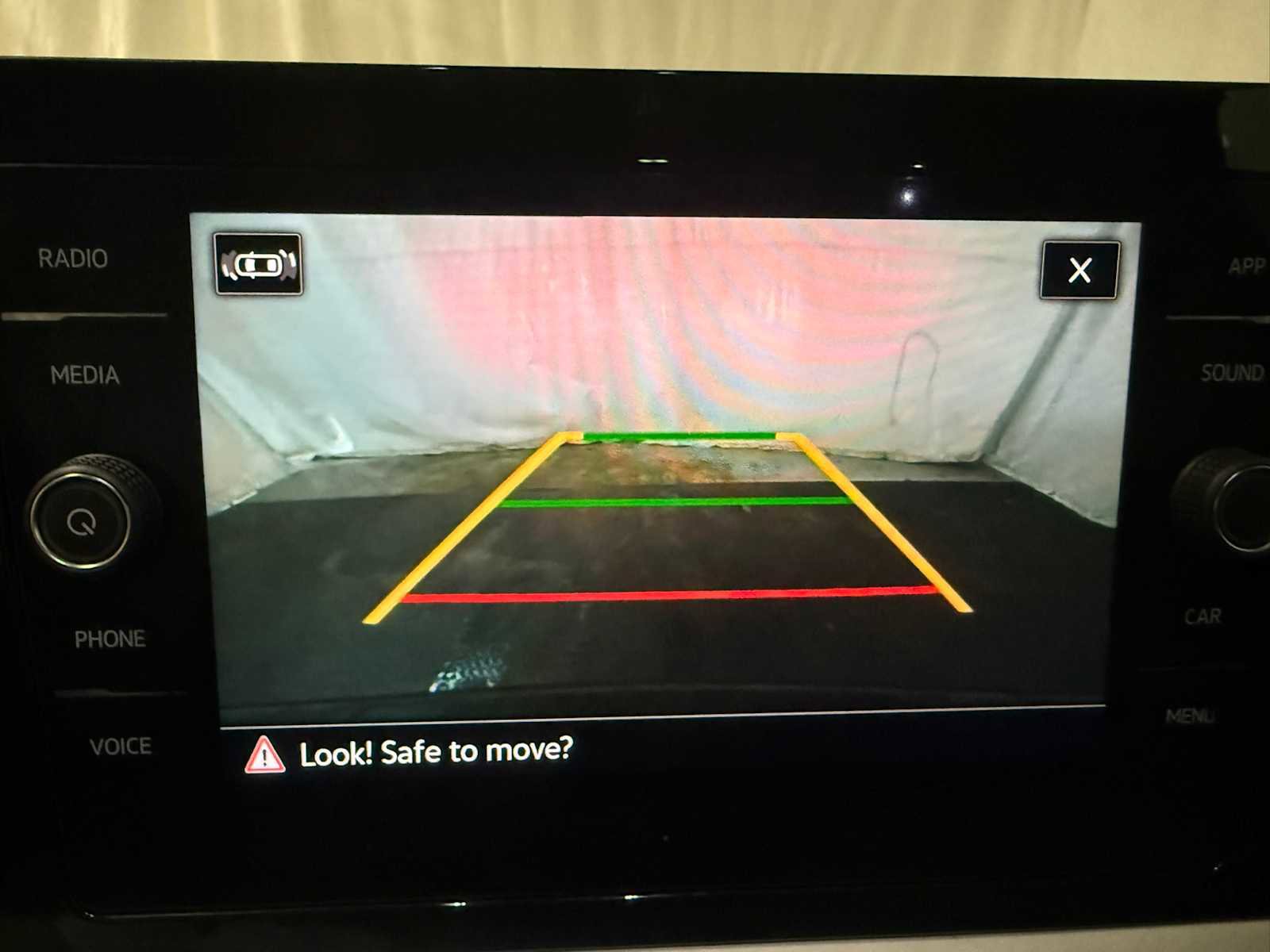 Certified 2025 Volkswagen Taos SE w/ Panoramic Sunroof Package image 32