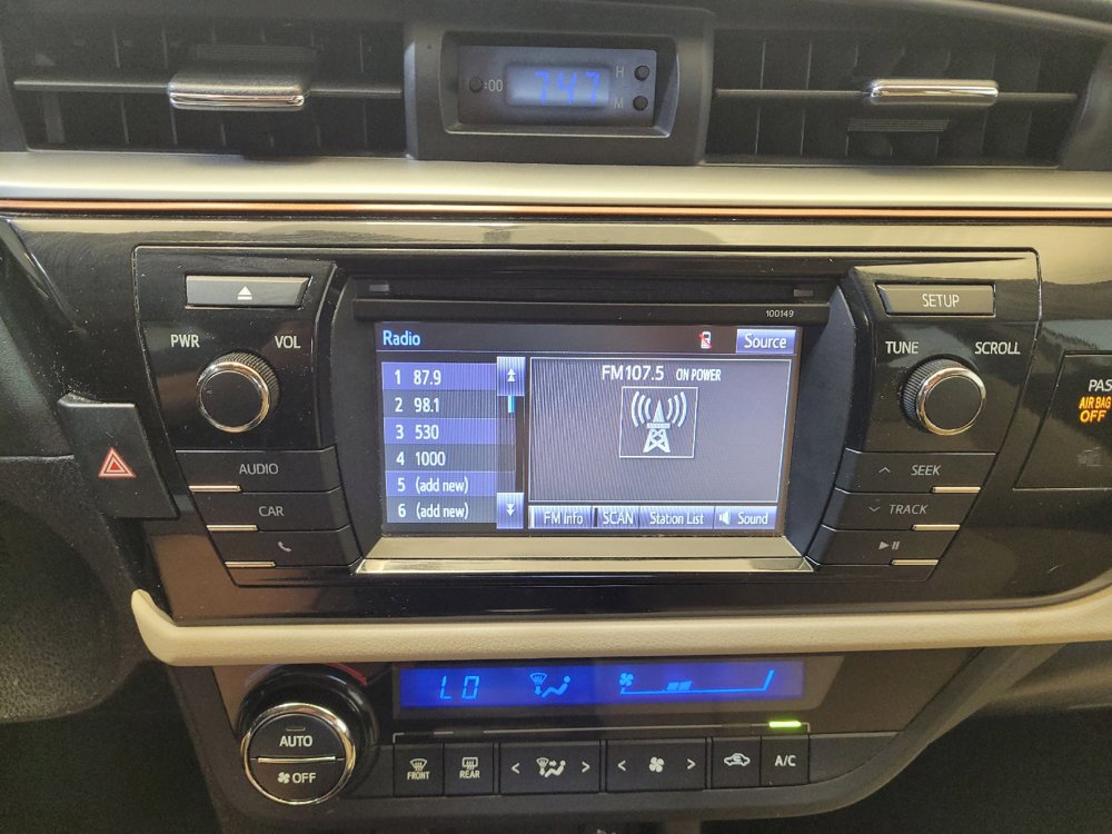 Used 2015 Toyota Corolla LE FWD image 25