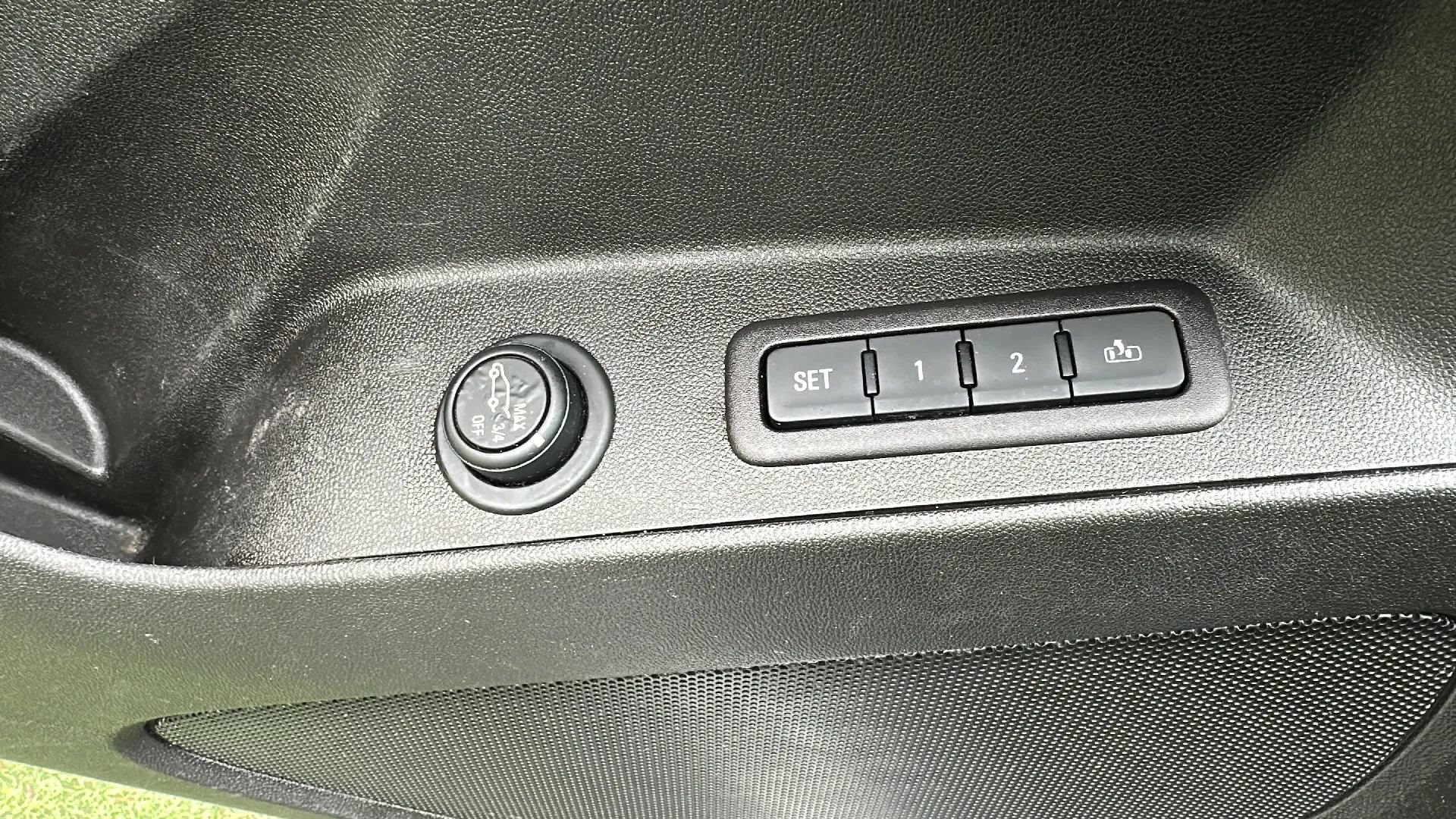 Used 2018 Chevrolet Equinox Premier FWD image 43