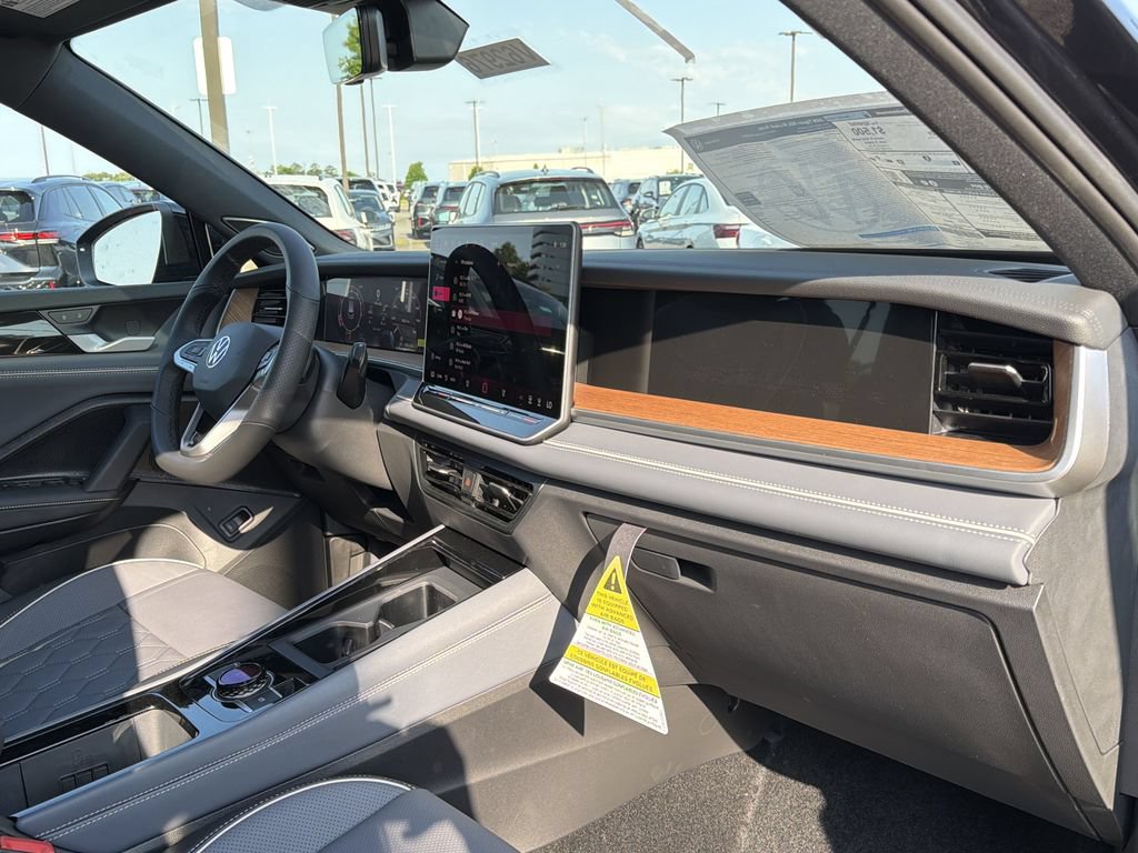 New 2026 Volkswagen Tiguan SEL R-Line AWD/4WD image 19