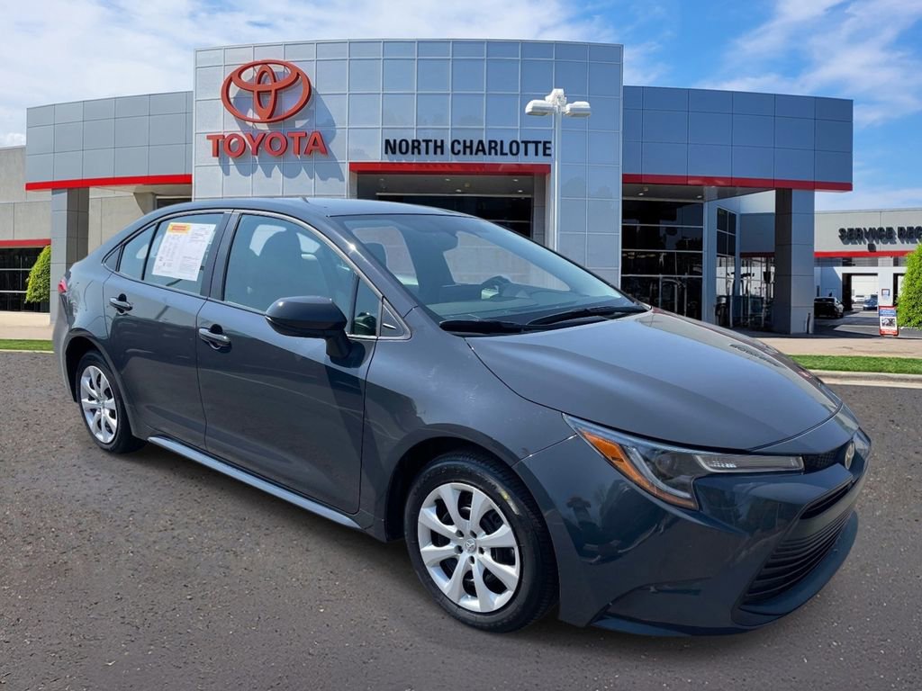 Used 2024 Toyota Corolla LE image 3