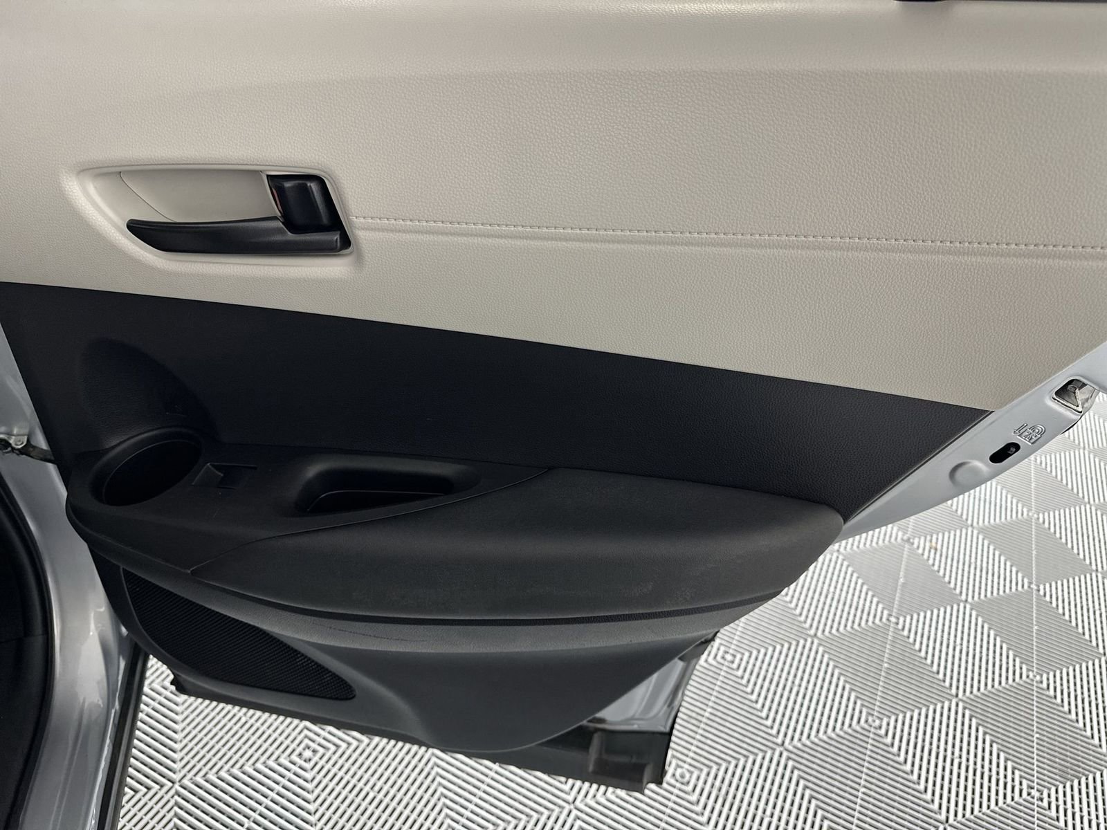 Used 2023 Toyota Corolla Cross L FWD image 31