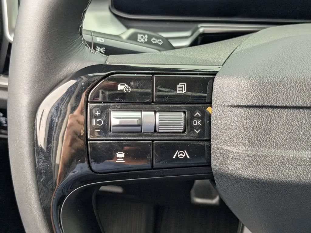 Used 2026 Kia Sorento LX FWD image 24