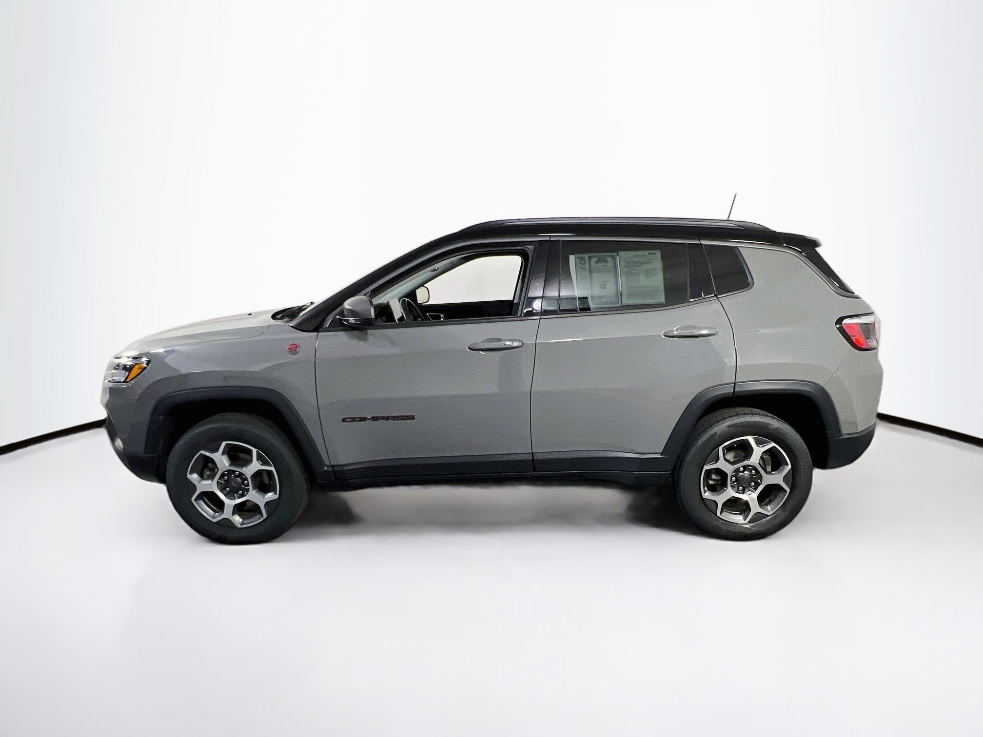 Used 2022 Jeep Compass Trailhawk w/ Trailhawk Convenience Group AWD/4WD image 8