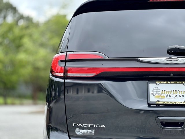 Used 2021 Chrysler Pacifica Touring-L image 9