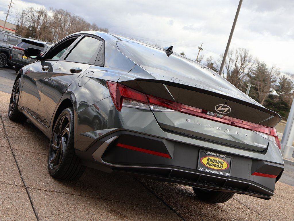 New 2026 Hyundai Elantra Sport image 4