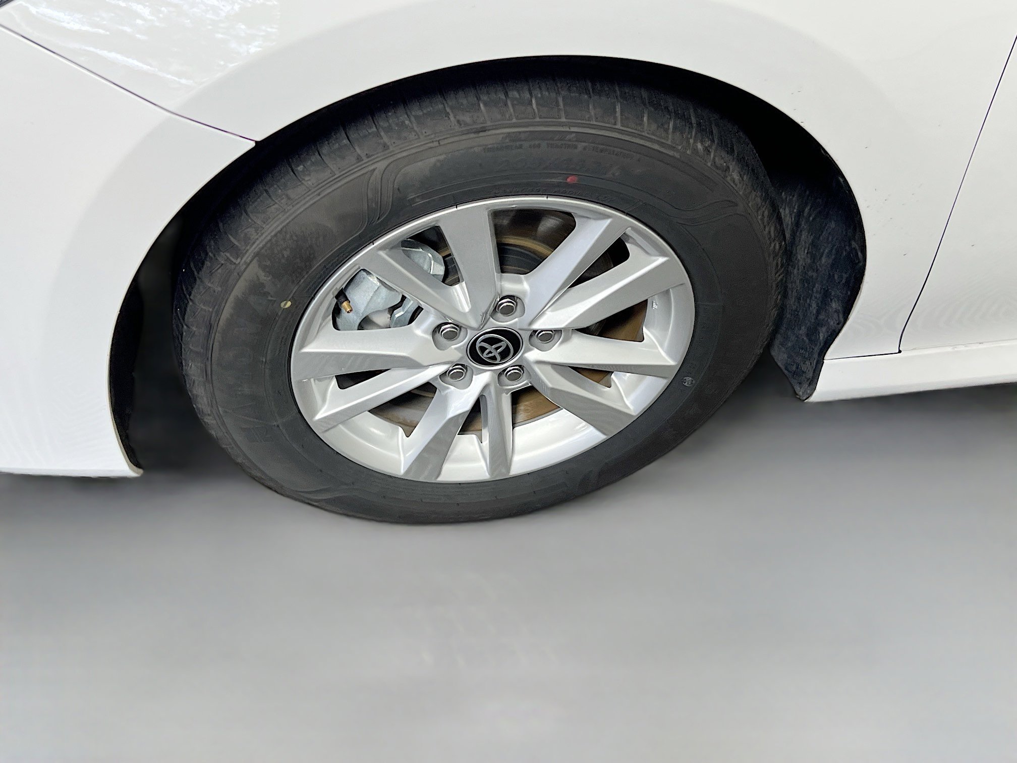 Used 2025 Toyota Camry LE FWD image 14