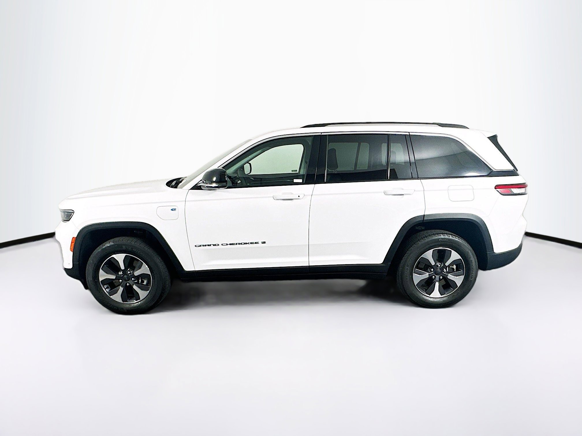 Used 2023 Jeep Grand Cherokee 4WD 4xe w/ Luxury Tech Group II image 4