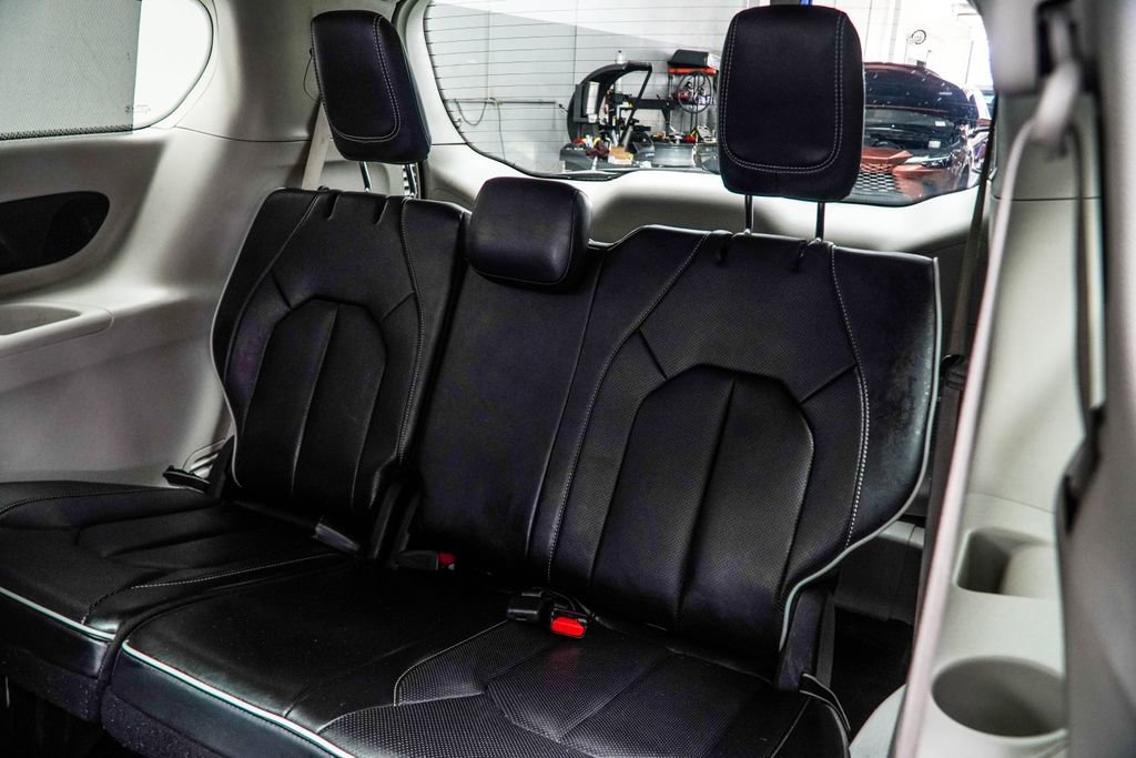 Used 2023 Chrysler Pacifica Limited FWD image 38